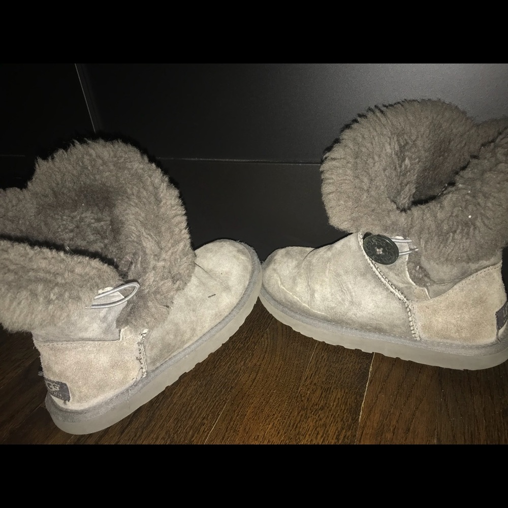 Women’s Size 7 Grey Ugg Bailey Button